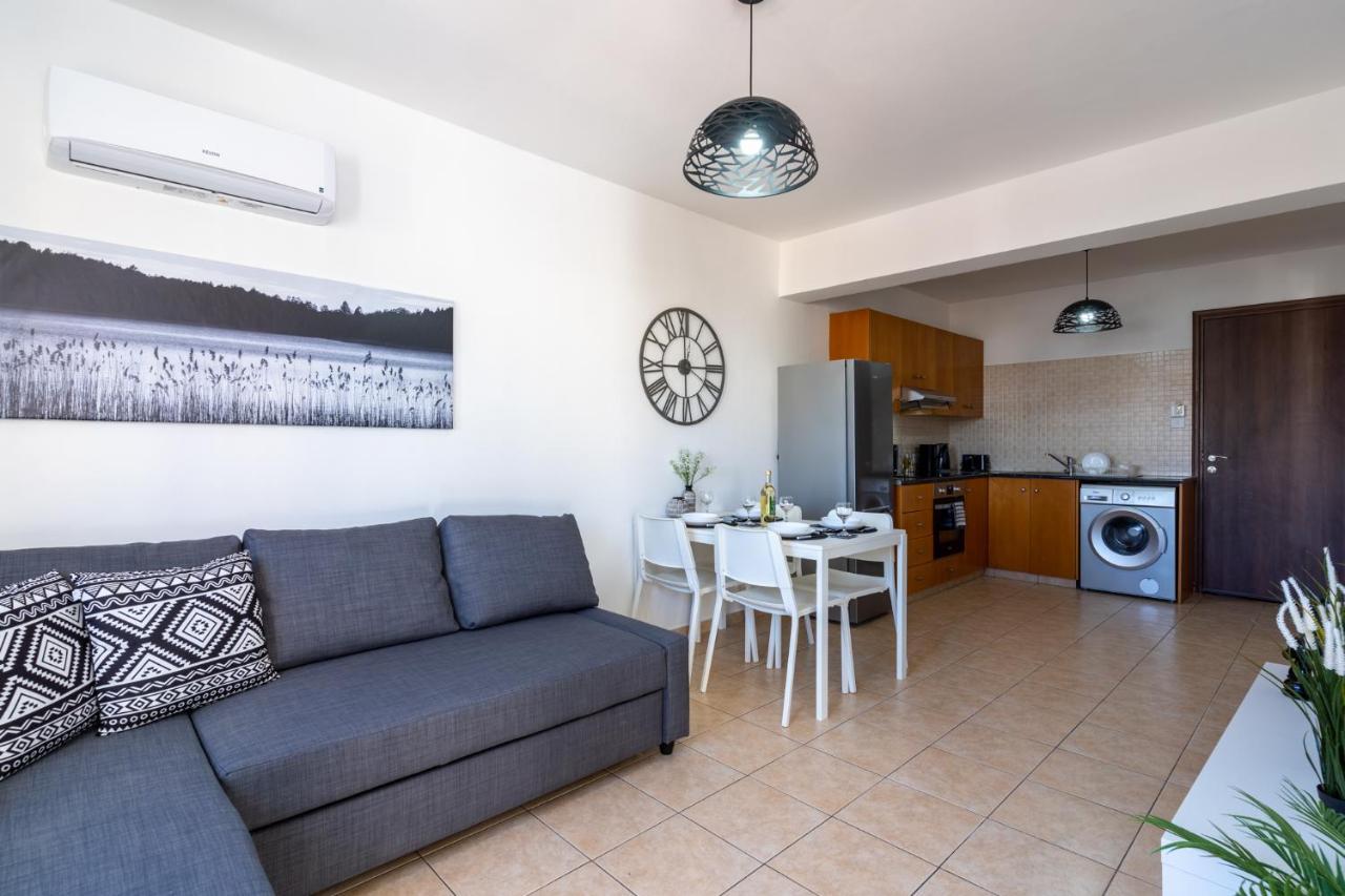 Polyn 1- Bedroom In *